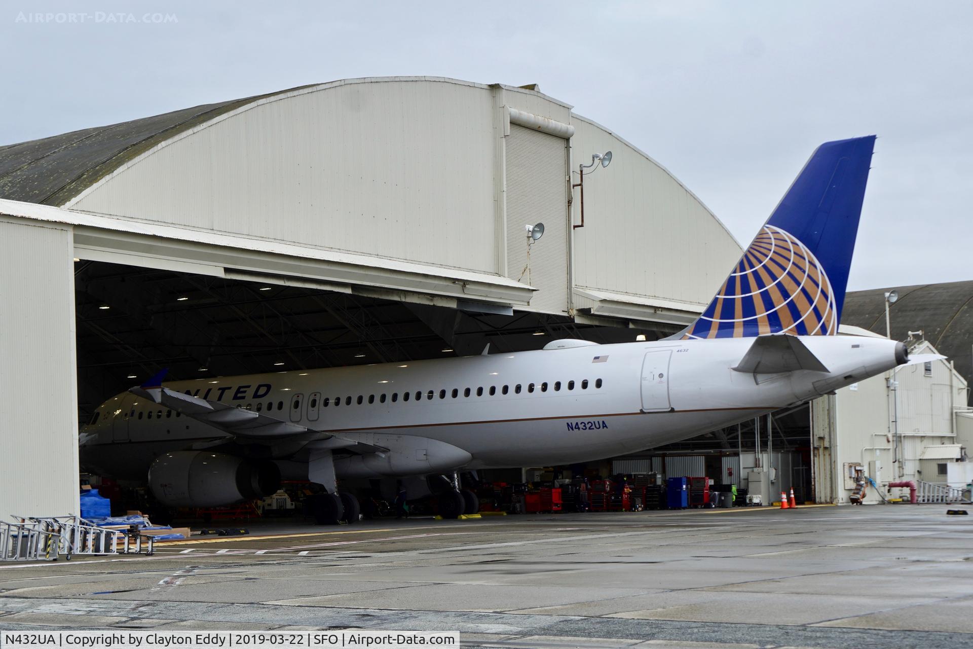 N432UA, 1996 Airbus A320-232 C/N 587, SFO 2019.