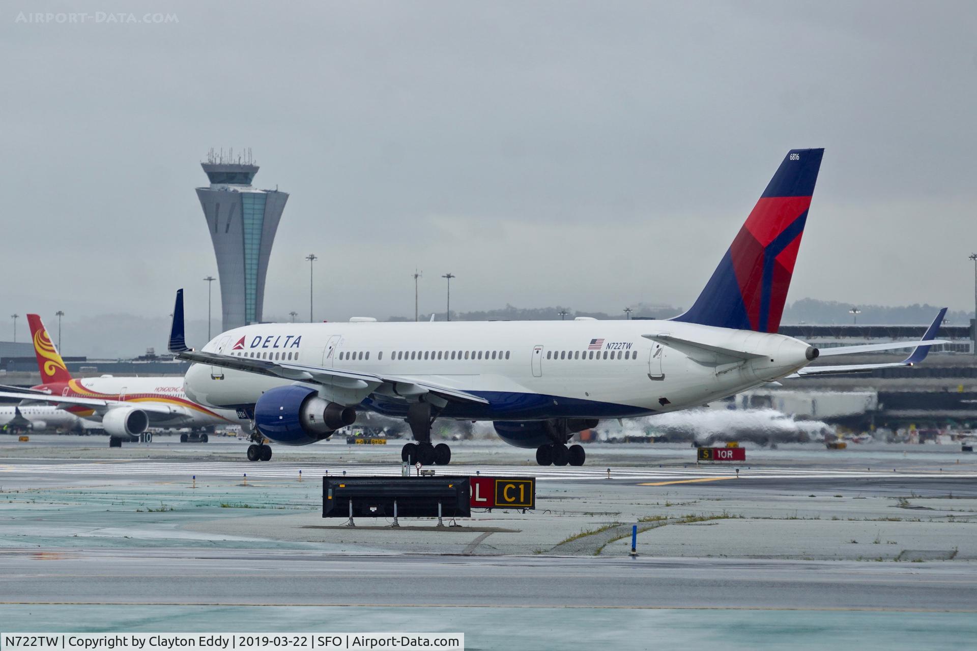 N722TW, 1999 Boeing 757-231 C/N 29385, Departing runway 10. SFO 2019.
