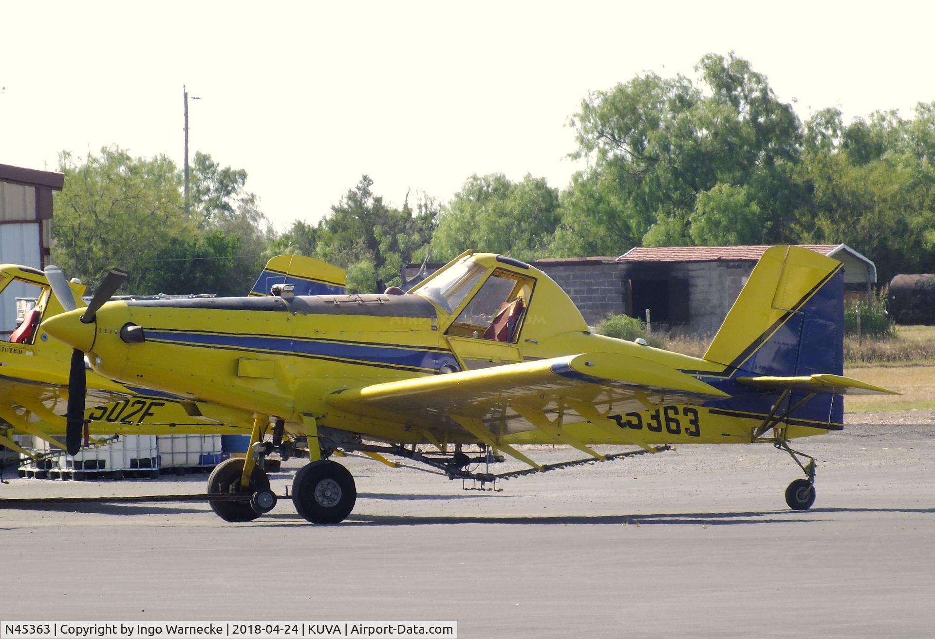 N45363, 1990 Air Tractor AT-402 C/N 402-0774, Air Tractor AT-402 at Garner Field airport, Uvalde TX