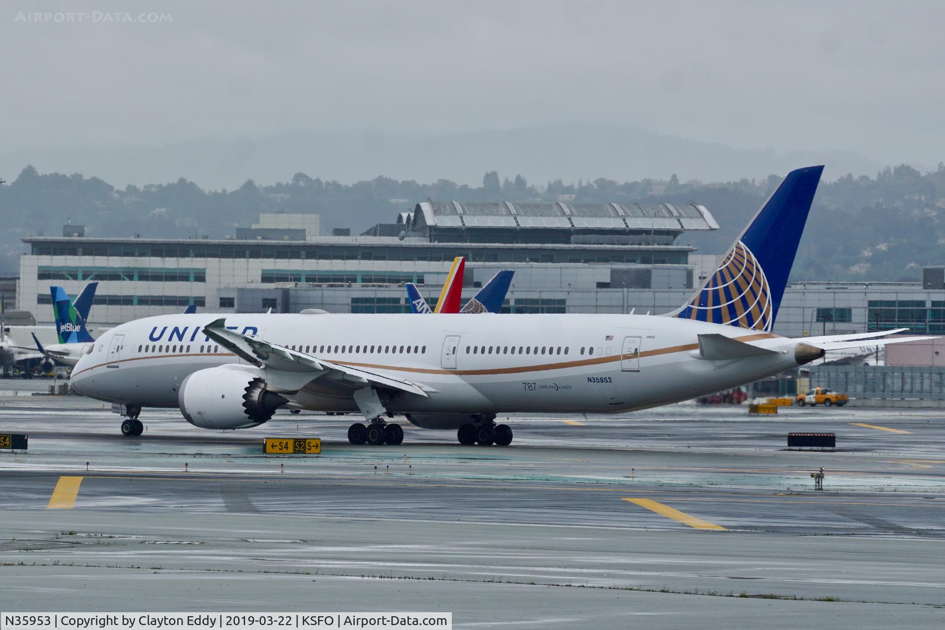 N35953, 2015 Boeing 787-9 Dreamliner C/N 36404, SFO 2019.