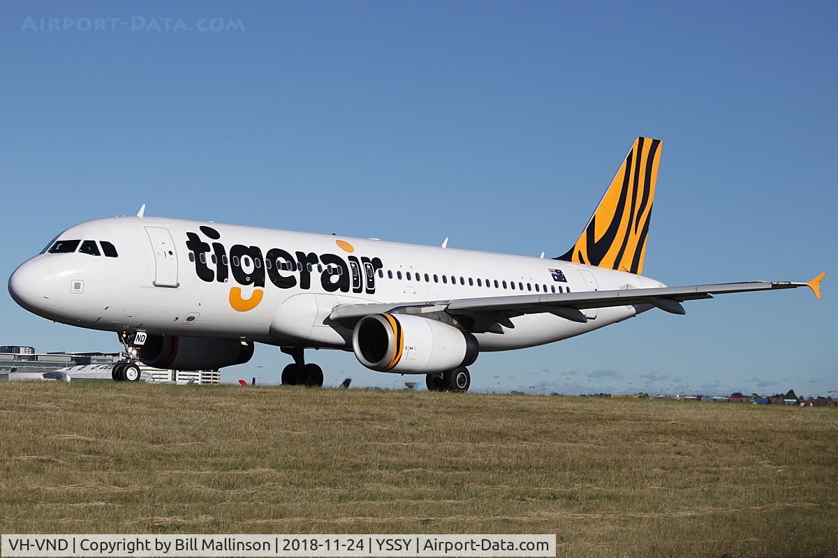 VH-VND, 2007 Airbus A320-232 C/N 3296, taxiing