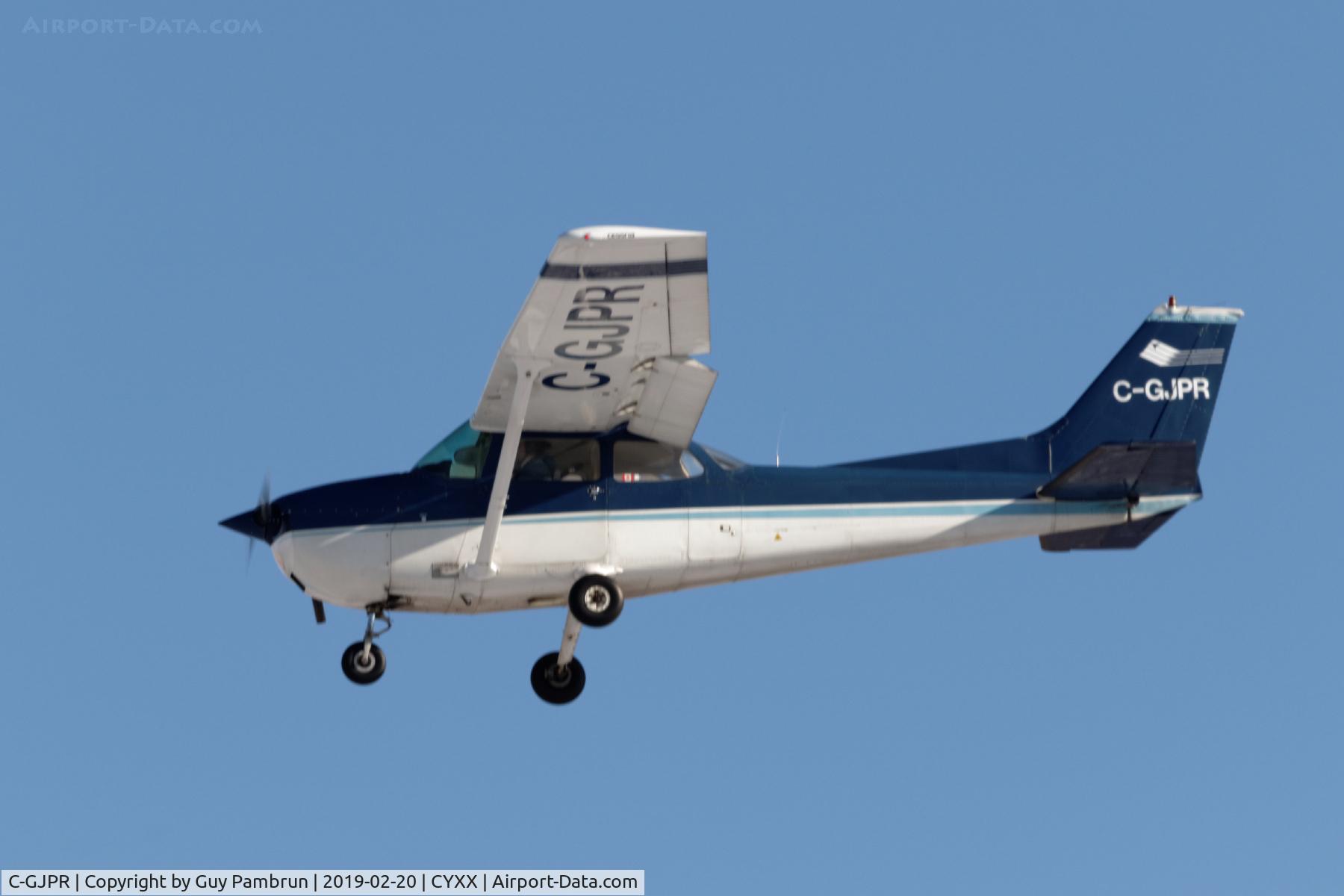 C-GJPR, 1976 Cessna 172M C/N 17267359, Landing