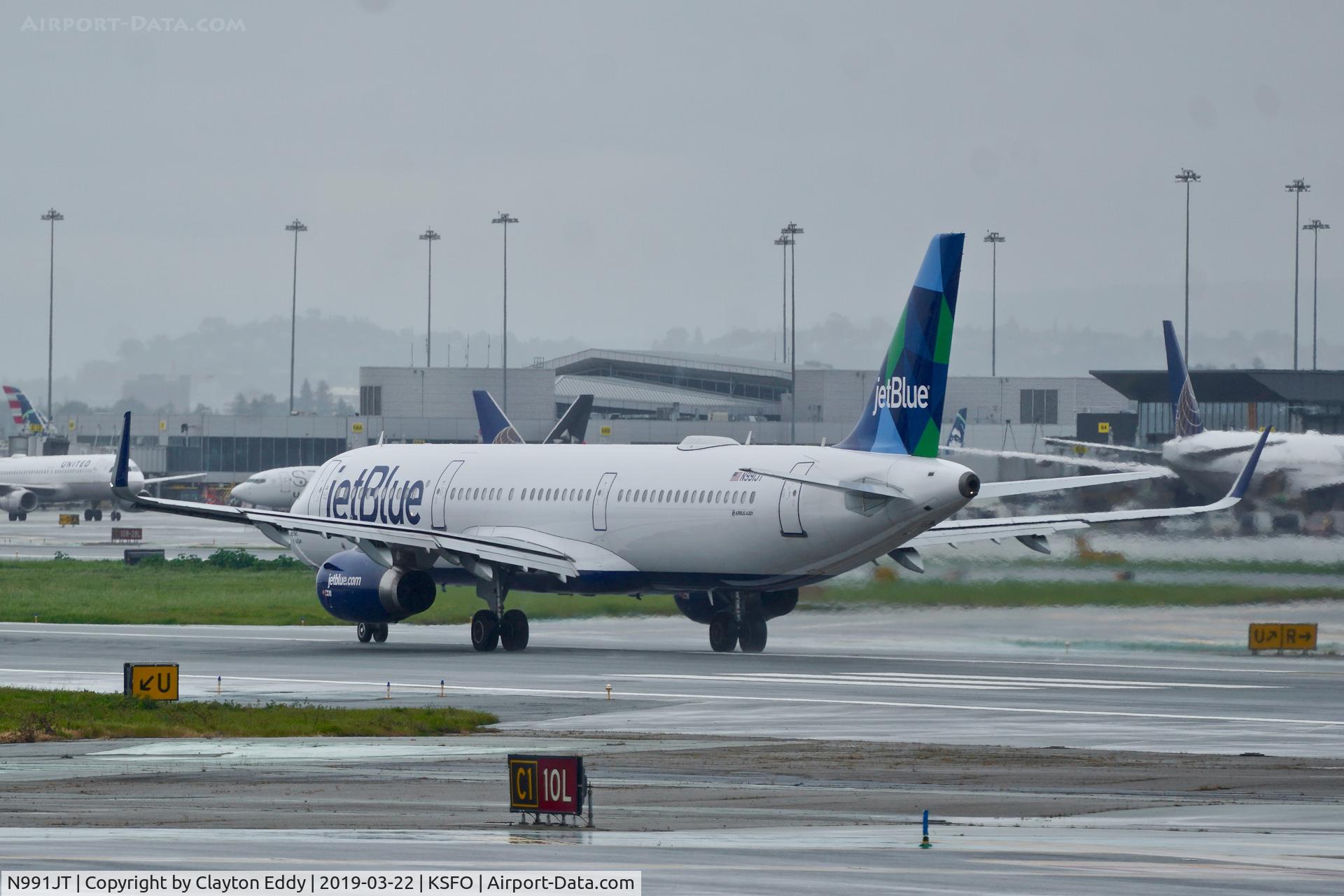 N991JT, 2017 Airbus A320-231 C/N 7994, Departing runway 10. SFO 2019.