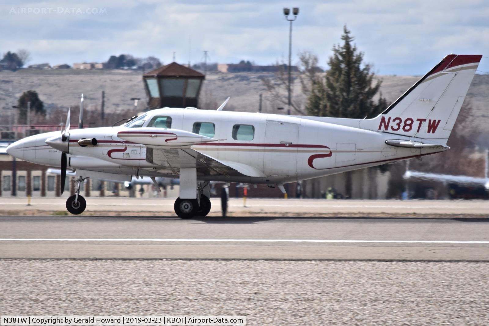 N38TW, Piper PA-31T1 Cheyenne 1 C/N 31T-8104008, Take off run on RWY 10L.