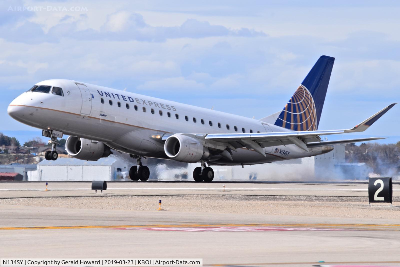 N134SY, 2015 Embraer 175LR (ERJ-170-200LR) C/N 17000458, Touch down on RWY 10L.