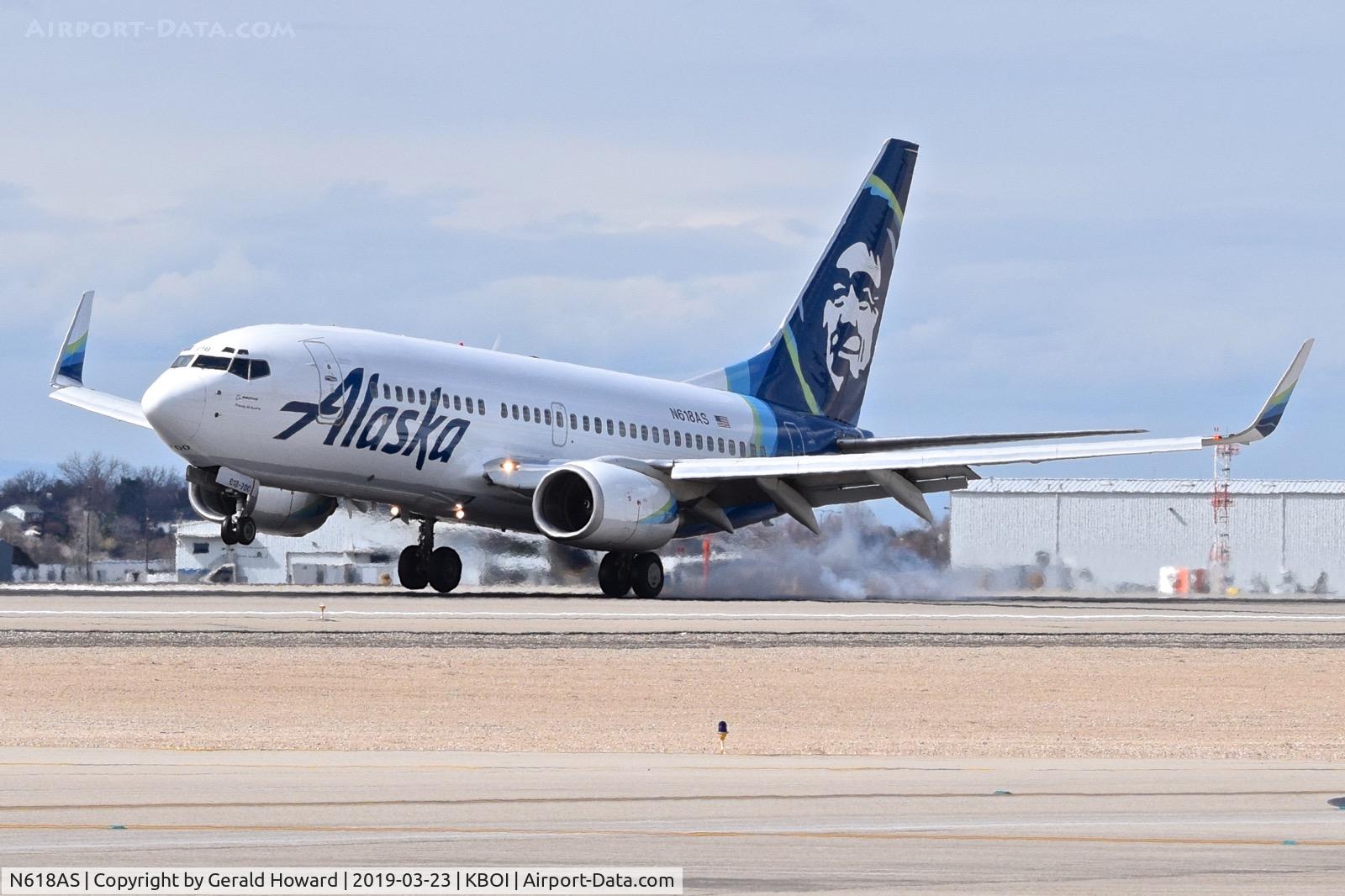 N618AS, 2000 Boeing 737-790 C/N 30543, Landing RWY 10L.