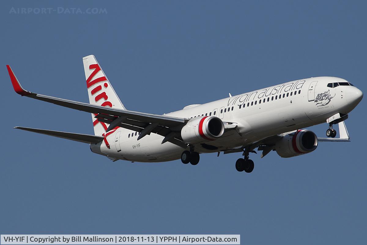 VH-YIF, 2012 Boeing 737-8FE C/N 38710, finals to 21