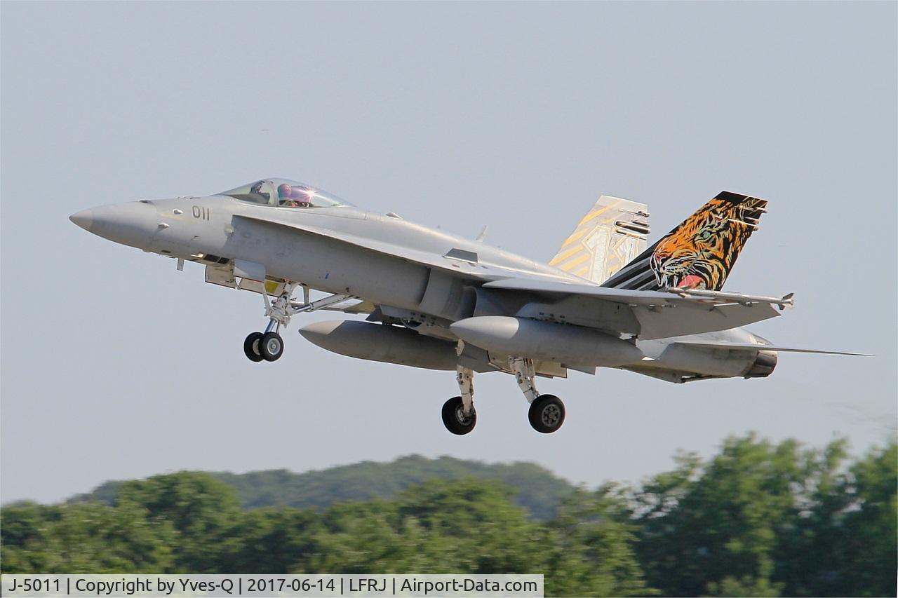 J-5011, McDonnell Douglas F/A-18C Hornet C/N 1351, McDonnell Douglas FA-18C Hornet, Take off rwy 26, Landivisiau Naval Air Base (LFRJ) Tiger Meet 2017