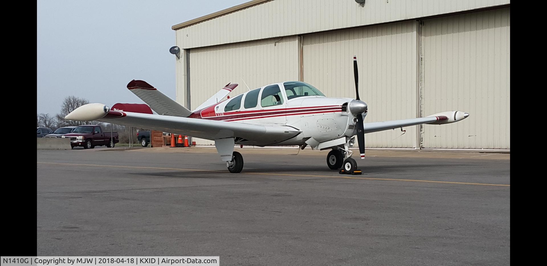 N1410G, 1961 Beech P35 Bonanza C/N D-6894, P35 N1410G. Advanced Aviation KXID