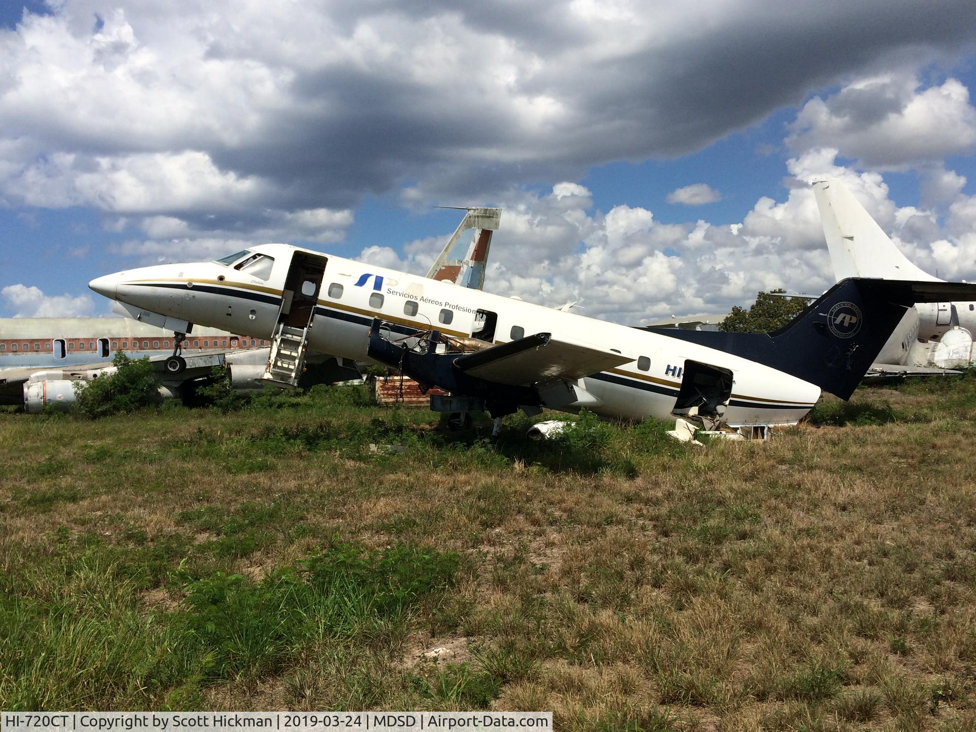 HI-720CT, 1987 Embraer EMB-120RT Brasilia C/N 120038, Derelict at SDQ airport, southwest corner of airport.