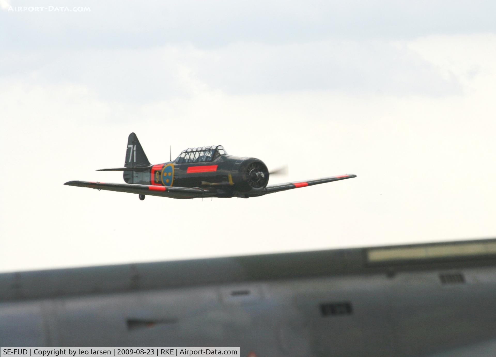 SE-FUD, 1942 Noorduyn AT-16 Harvard IIB C/N 14-486, Roskilde Air Show 23.8.2009