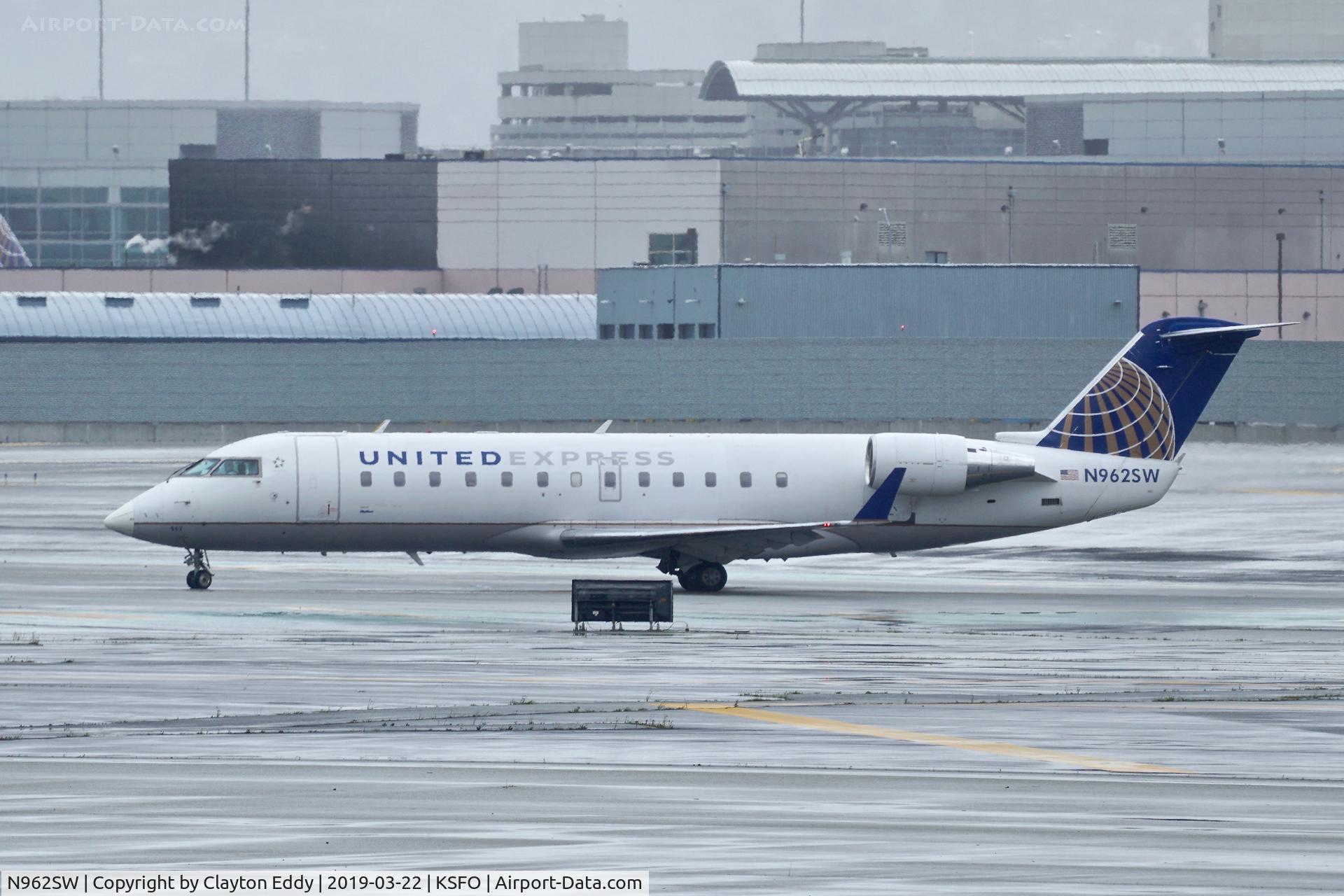 N962SW, 2003 Bombardier CRJ-200ER (CL-600-2B19) C/N 7859, SFO 2019.