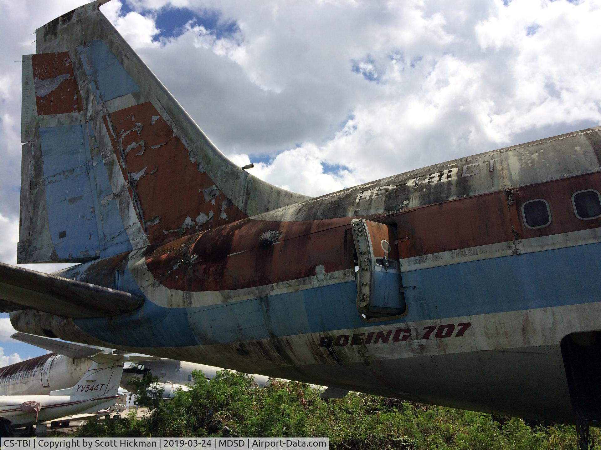 CS-TBI, 1967 Boeing 707-399C C/N 19767, Derelict at SDQ airport, on the southwest corner of the airport.