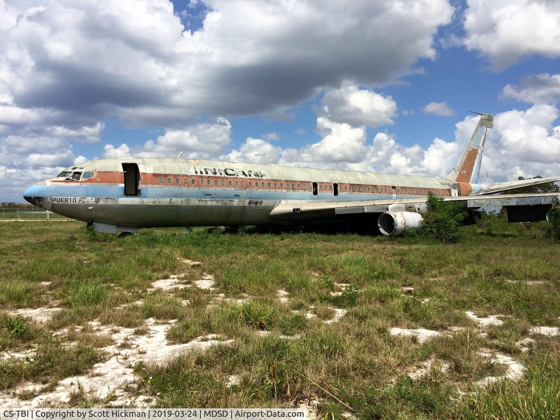 CS-TBI, 1967 Boeing 707-399C C/N 19767, Derelict at SDQ airport, on the southwest corner of the airport.