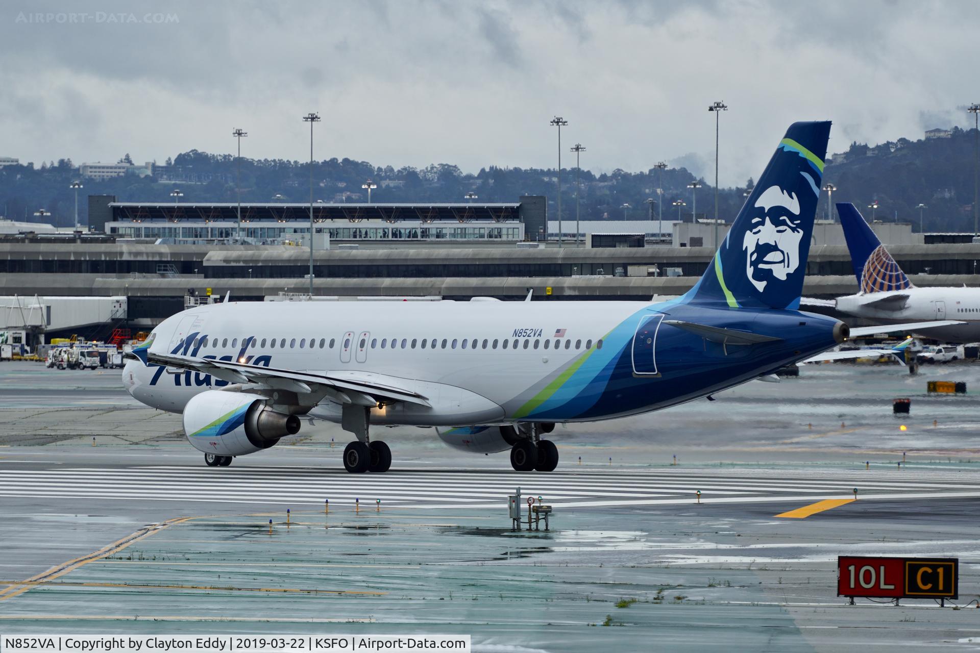 N852VA, 2012 Airbus A320-214 C/N 5004, SFO 2019.