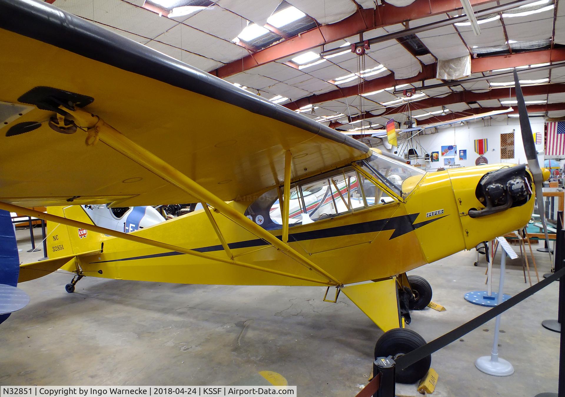 N32851, 1940 Piper J3C-65 Cub C/N 5660, Piper J3C-65 Cub at the Texas Air Museum at Stinson Field, San Antonio TX
