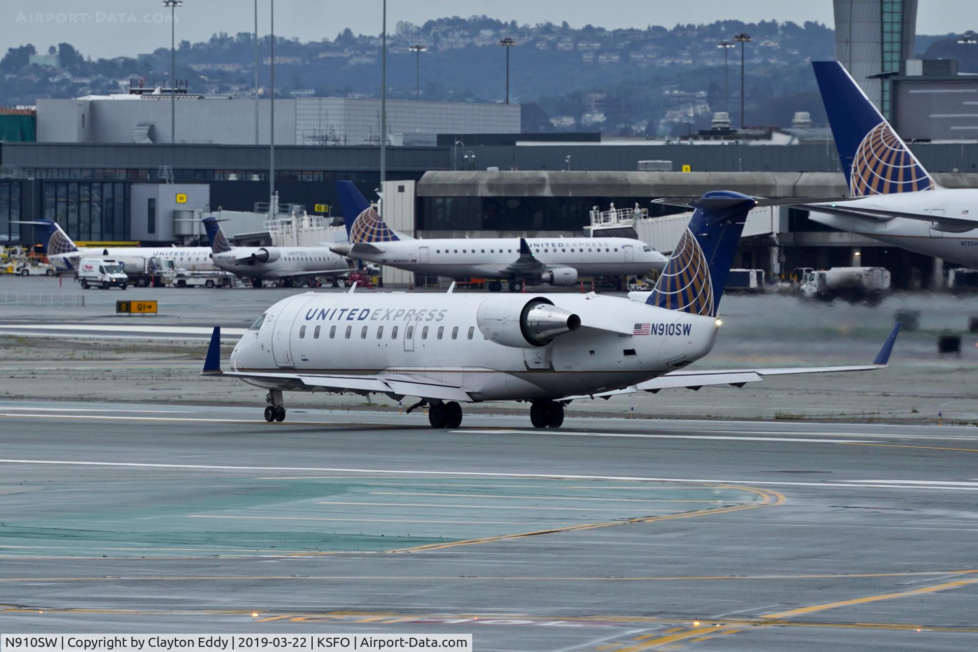 N910SW, 2001 Bombardier CRJ-200LR (CL-600-2B19) C/N 7566, SFO 2019.