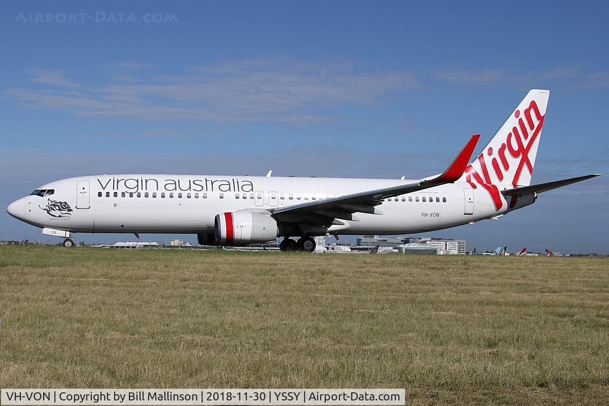 VH-VON, 2003 Boeing 737-8FE C/N 33795, taxi to 34R