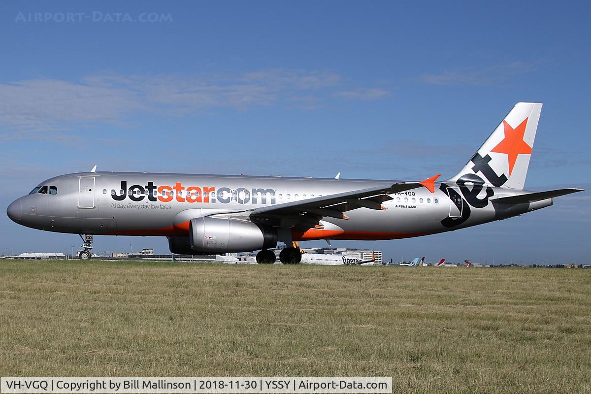 VH-VGQ, 2010 Airbus A320-232 C/N 4303, taxiing