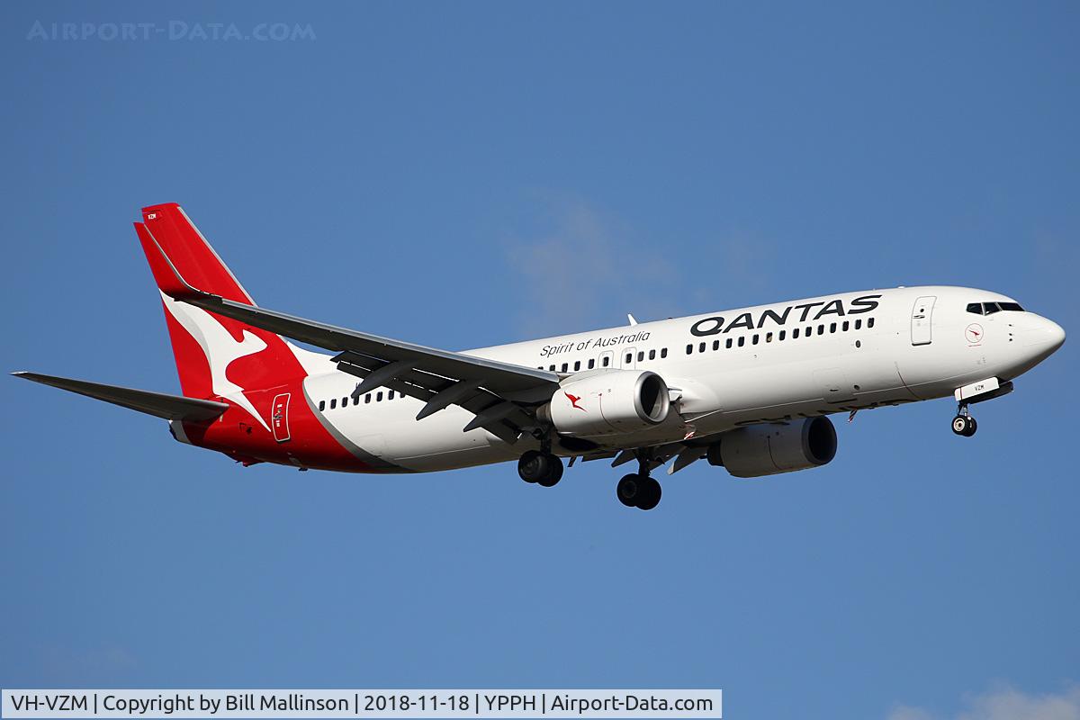 VH-VZM, 2011 Boeing 737-838 C/N 34192, finals to 21