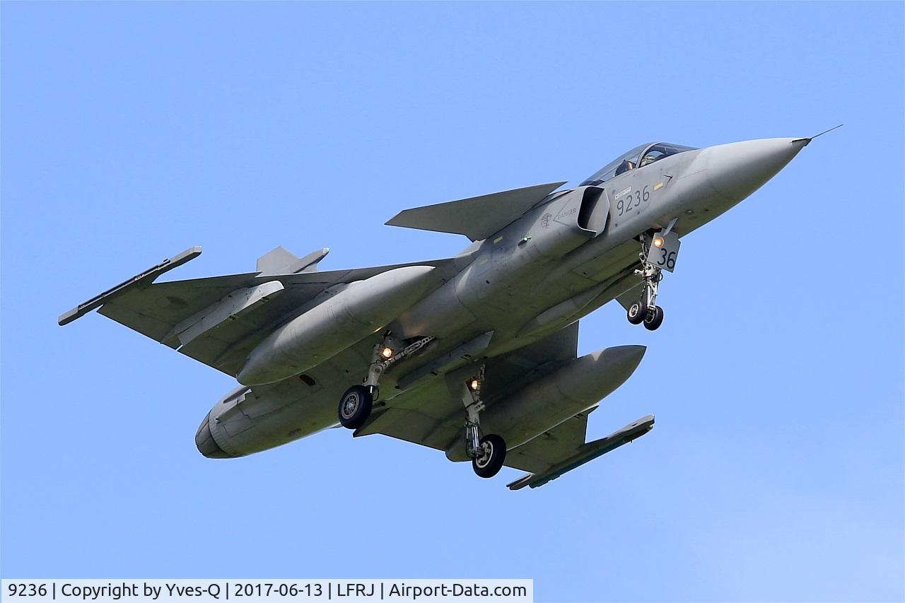 9236, Saab JAS-39C Gripen C/N 39236, Saab JAS-39C Gripen, Short approach rwy 08, Landivisiau Naval Air Base (LFRJ) Tiger Meet 2017