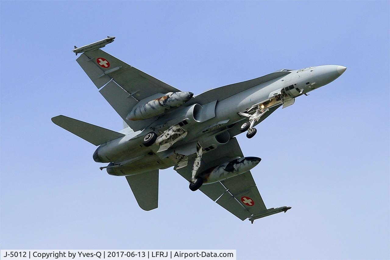 J-5012, McDonnell Douglas F/A-18C Hornet C/N 1352/SFC012, McDonnell Douglas FA-18C Hornet, Short approach rwy 08, Landivisiau Naval Air Base (LFRJ) Tiger Meet 2017