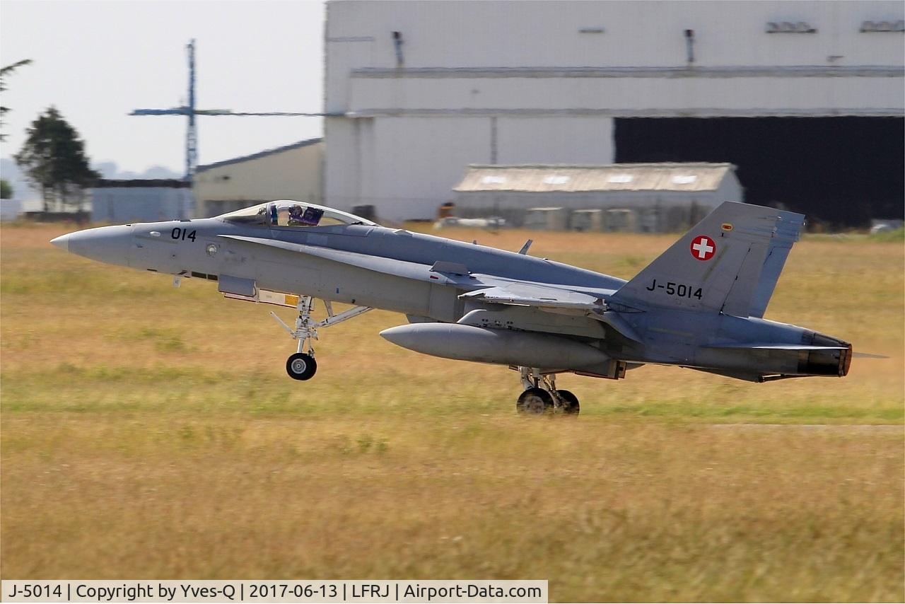J-5014, McDonnell Douglas F/A-18C Hornet C/N 1359, Swiss Air Force McDonnell Douglas FA-18C Hornet, Take off rwy 08, Landivisiau Naval Air Base (LFRJ) Tiger Meet 2017