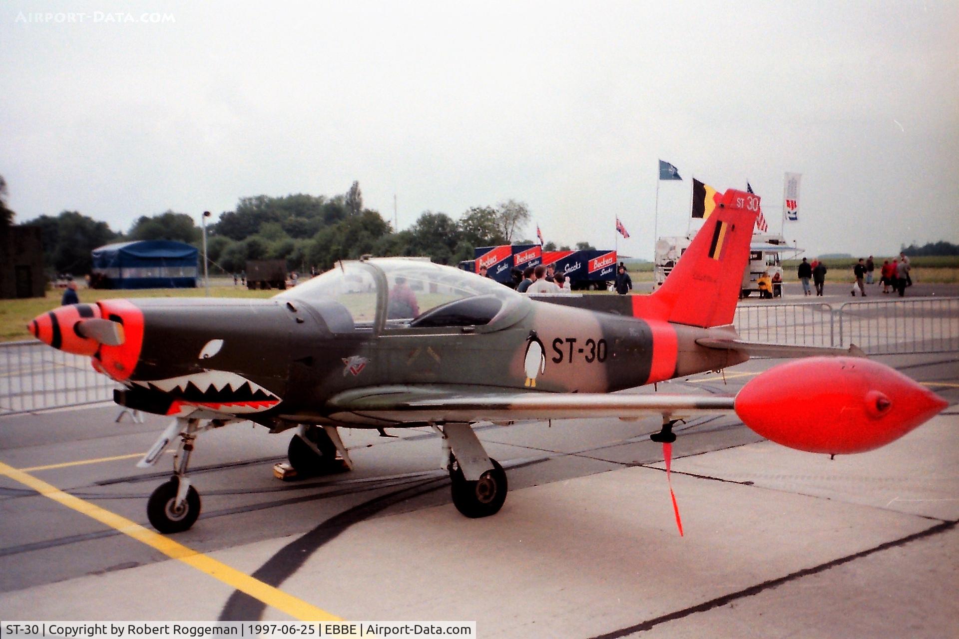 ST-30, SIAI-Marchetti SF-260MB C/N 10-30, OPEN DAY.