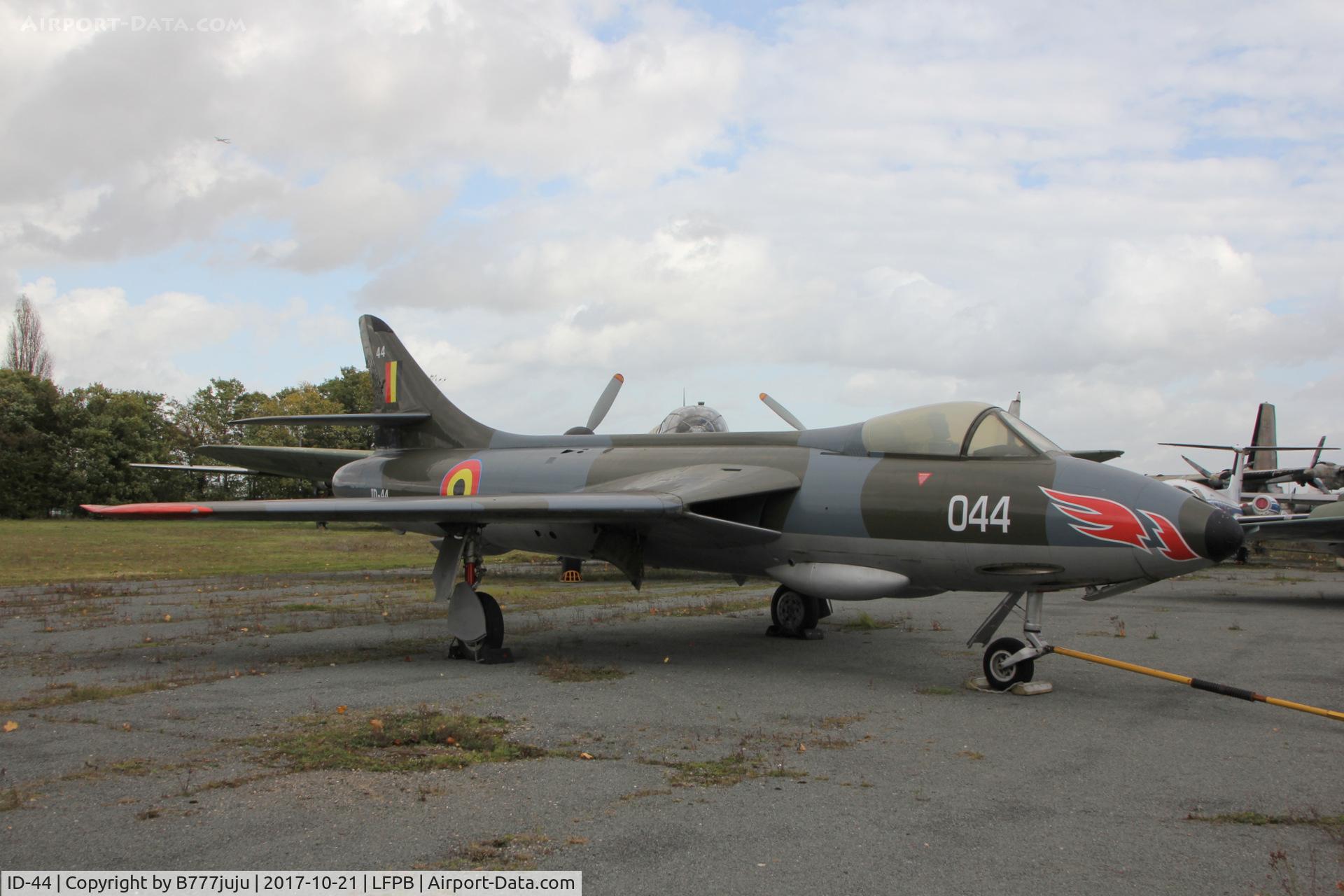 ID-44, Hawker Hunter F.4 C/N AF/HOF57, come back at Museu de l'Air du Bourget