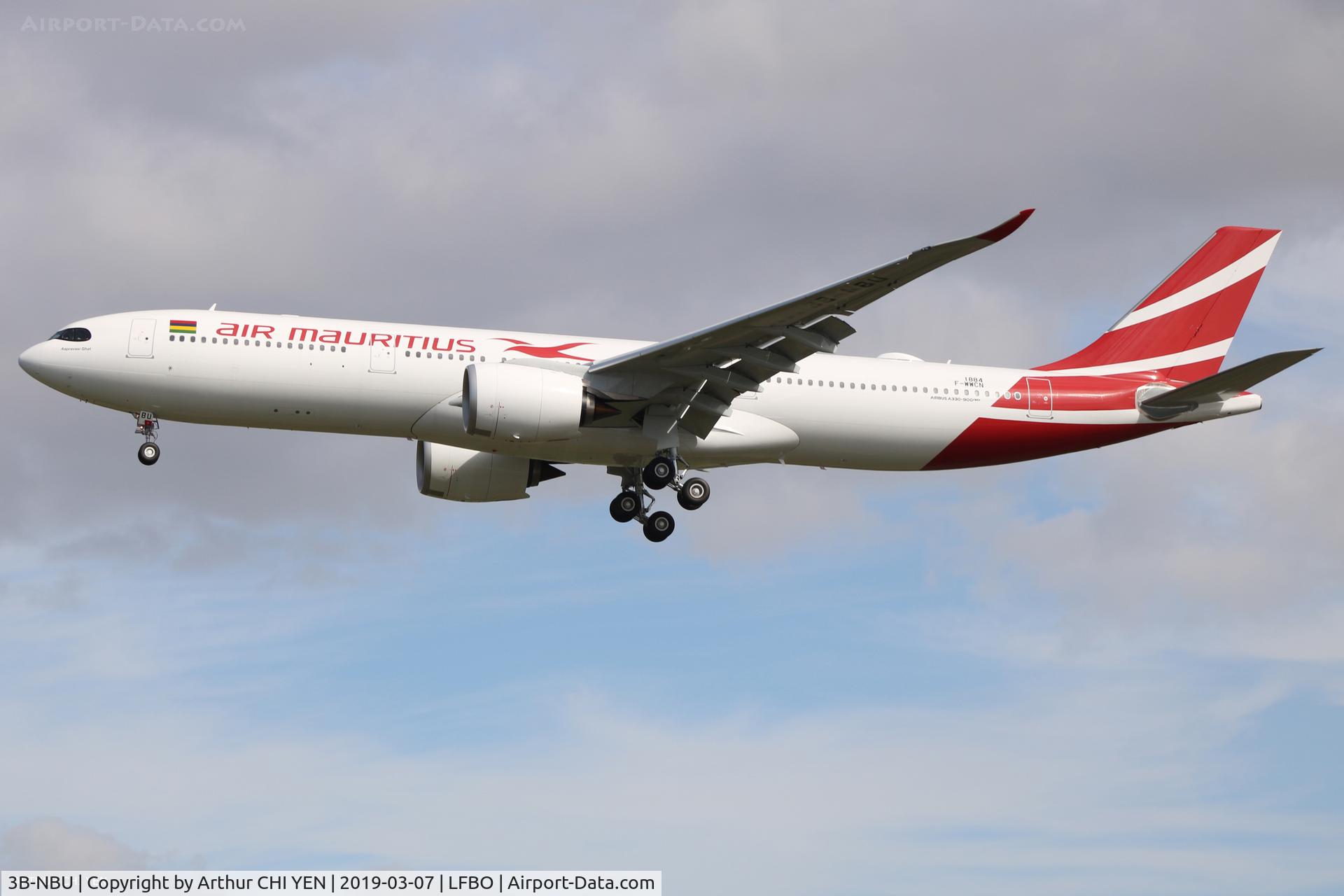 3B-NBU, 2019 Airbus A330-941 C/N 1884, Air Mauritius A330 NEO.