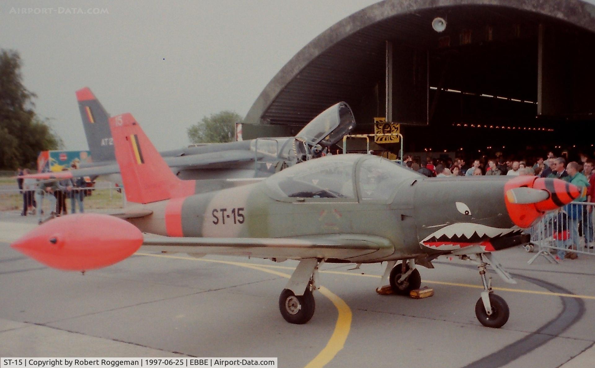 ST-15, SIAI-Marchetti SF-260M+ C/N 10-15, OPEN DOOR.
