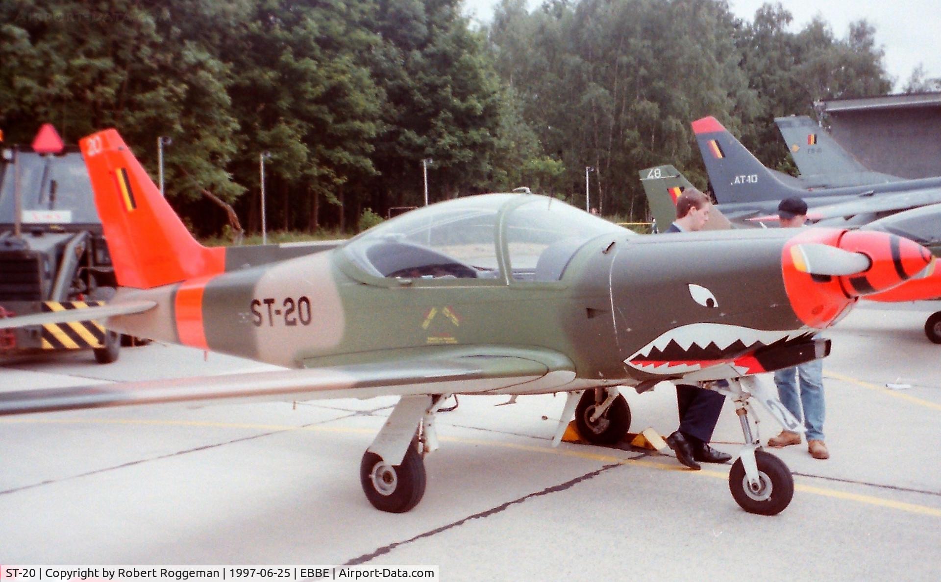 ST-20, SIAI-Marchetti SF-260MB C/N 10-20, OPEN DOOR.