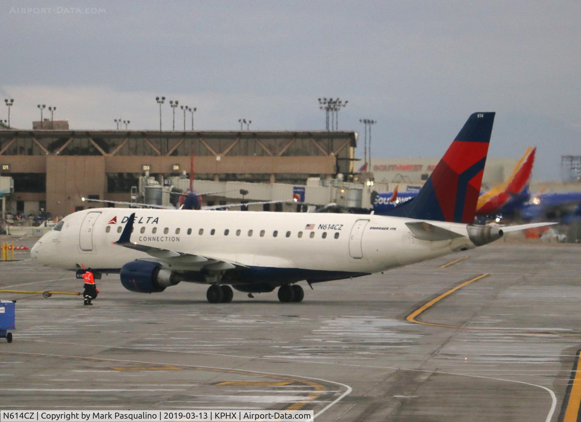 N614CZ, 2008 Embraer 175LR (ERJ-170-200LR) C/N 17000205, ERJ-170-200LR