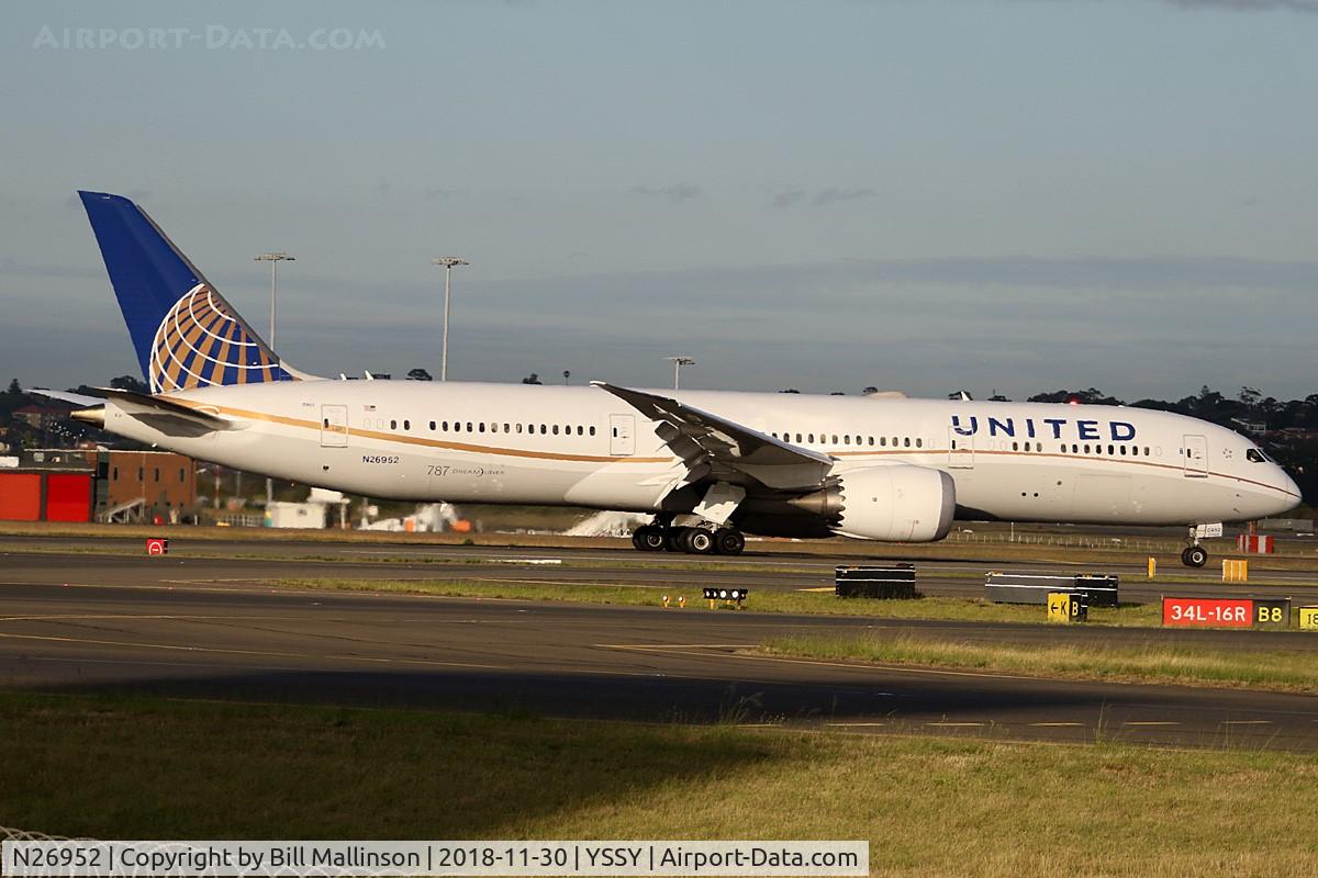 N26952, 2014 Boeing 787-9 Dreamliner C/N 36403, taxiing