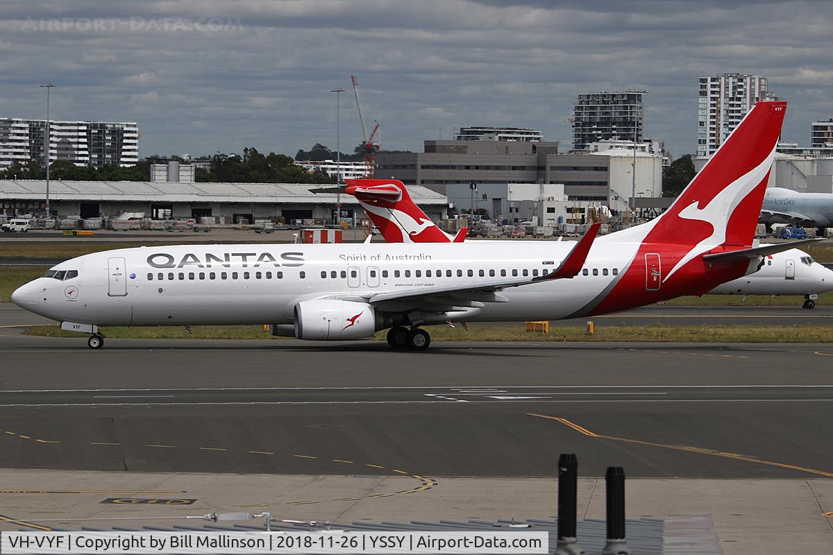 VH-VYF, 2005 Boeing 737-838 C/N 33994, taxiing