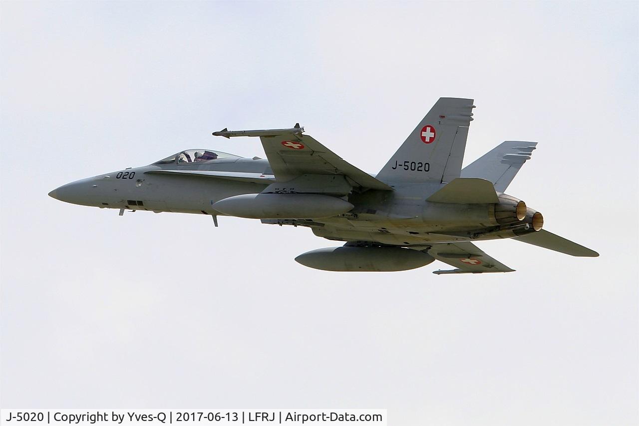 J-5020, McDonnell Douglas F/A-18C Hornet C/N 1369/SFC020, McDonnell Douglas FA-18C Hornet, Take off rwy 08, Landivisiau Naval Air Base (LFRJ) Tiger Meet 2017