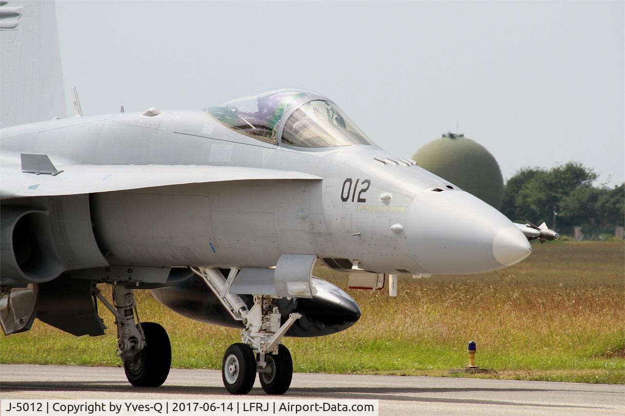 J-5012, McDonnell Douglas F/A-18C Hornet C/N 1352/SFC012, McDonnell Douglas FA-18C Hornet, Taxiing to flight line, Landivisiau Naval Air Base (LFRJ) Tiger Meet 2017