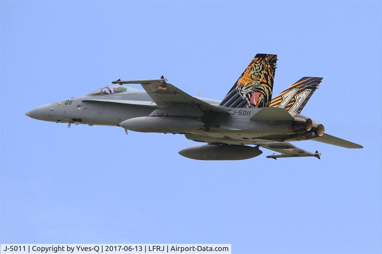 J-5011, McDonnell Douglas F/A-18C Hornet C/N 1351, McDonnell Douglas FA-18C Hornet, Take off rwy 08, Landivisiau Naval Air Base (LFRJ) Tiger Meet 2017