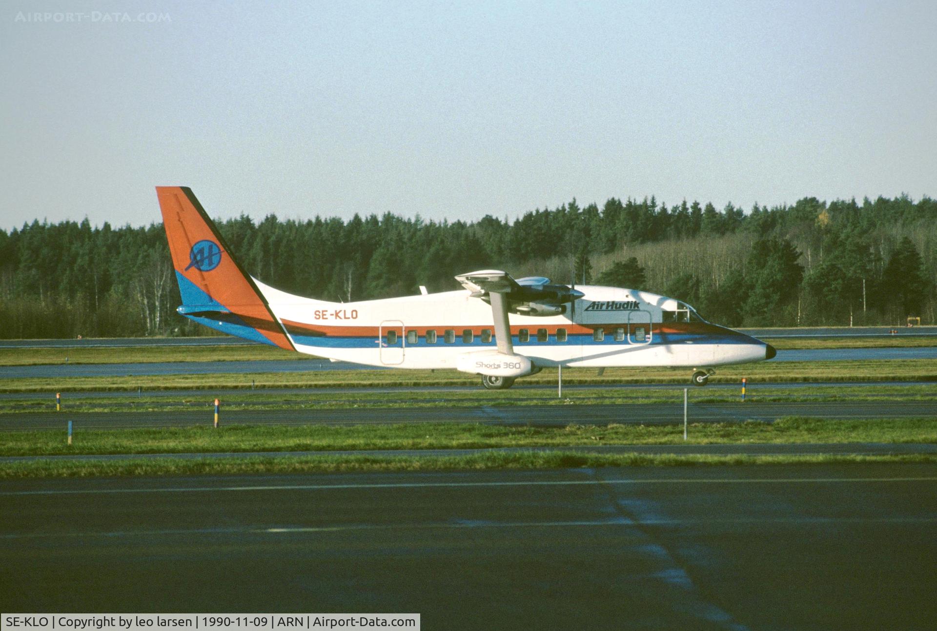 SE-KLO, 1982 Short 360-100 C/N SH.3609, Stockholm Arlanda 9.11.1990