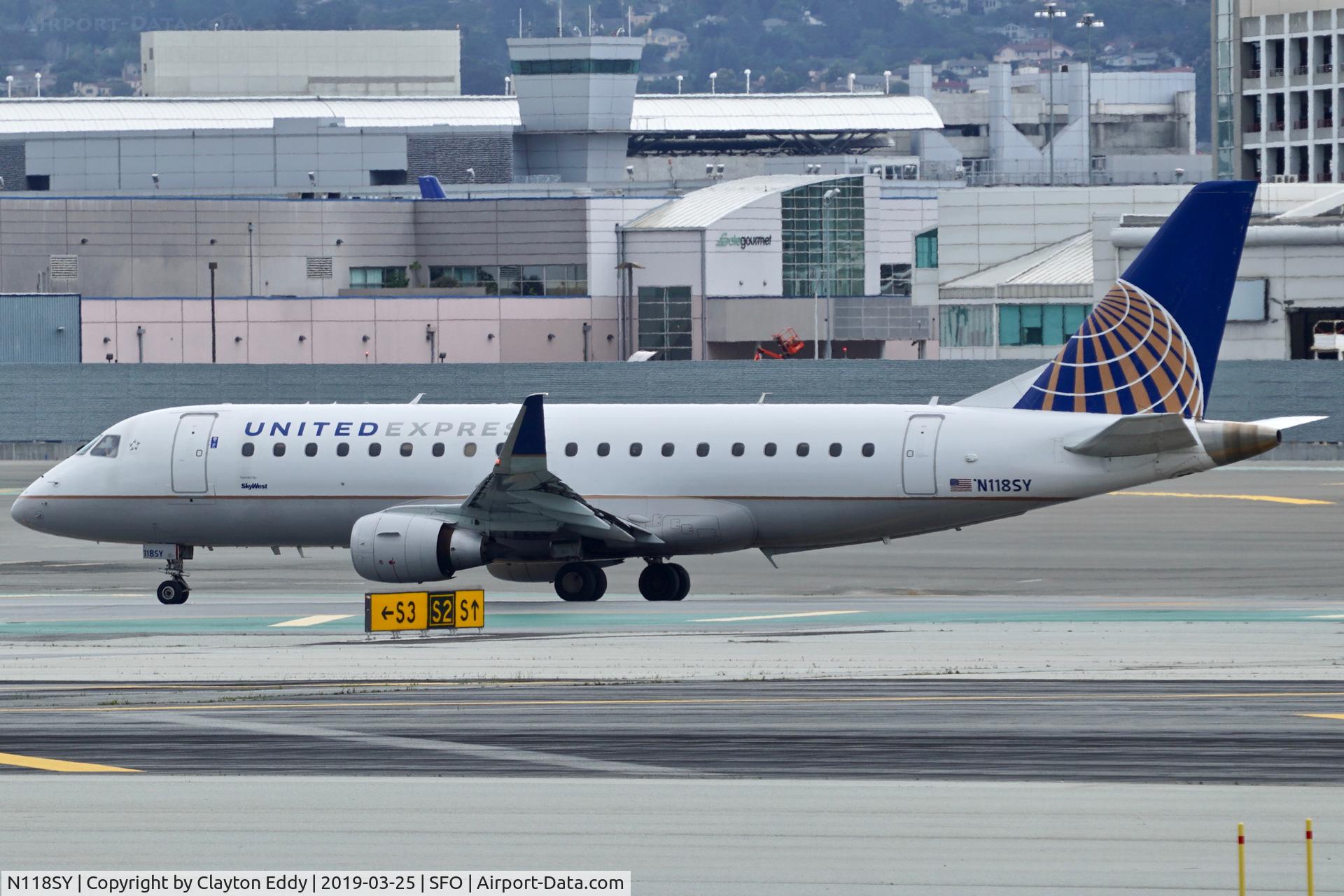 N118SY, 2014 Embraer 175LR (ERJ-170-200LR) C/N 17000420, SFO 2019.