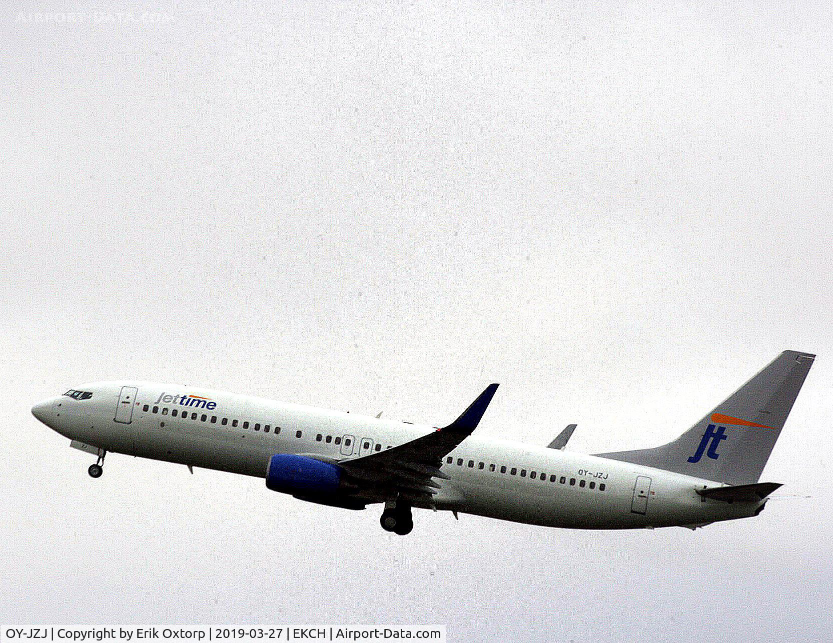 OY-JZJ, 2003 Boeing 737-82R C/N 30658, OY-JZJ taking off rw 22R