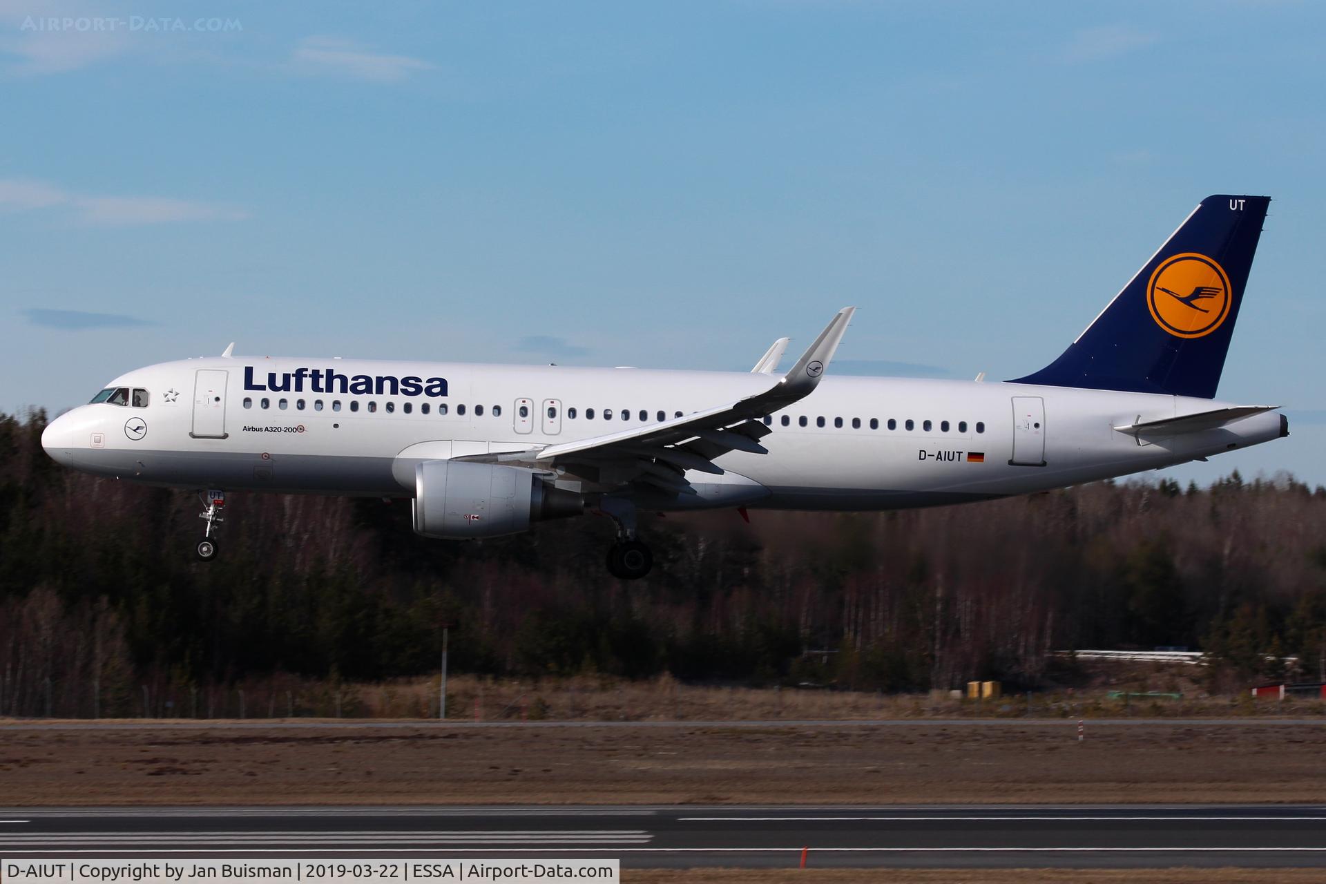 D-AIUT, 2016 Airbus A320-214 C/N 7115, Lufthansa