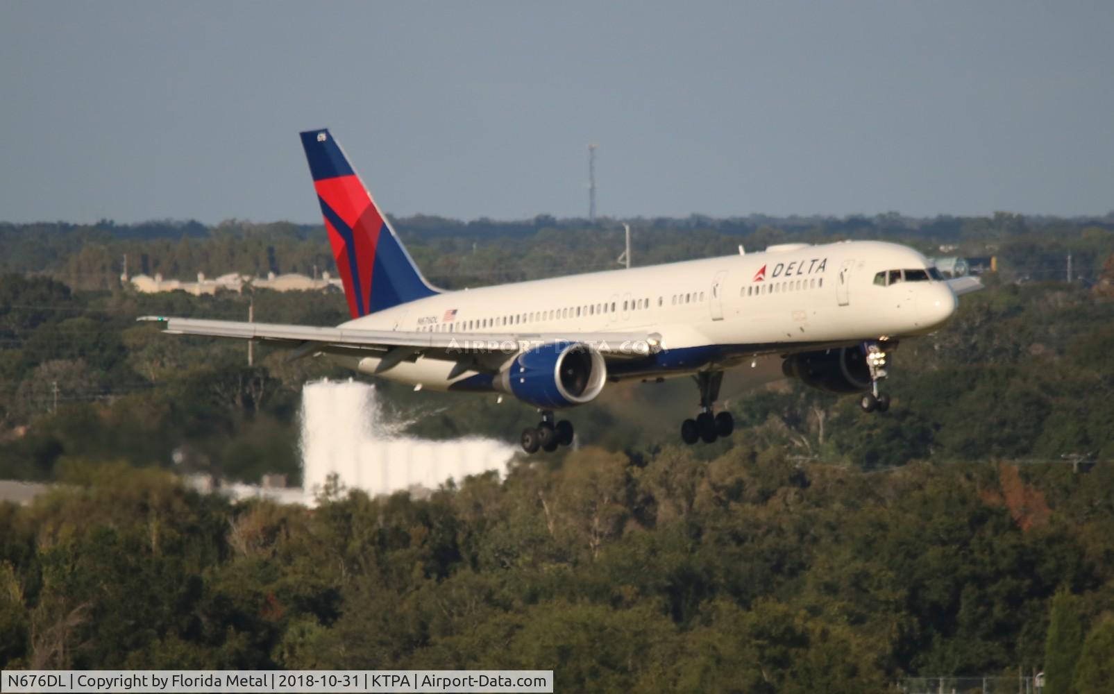 N676DL, 1992 Boeing 757-232 C/N 25981, Delta