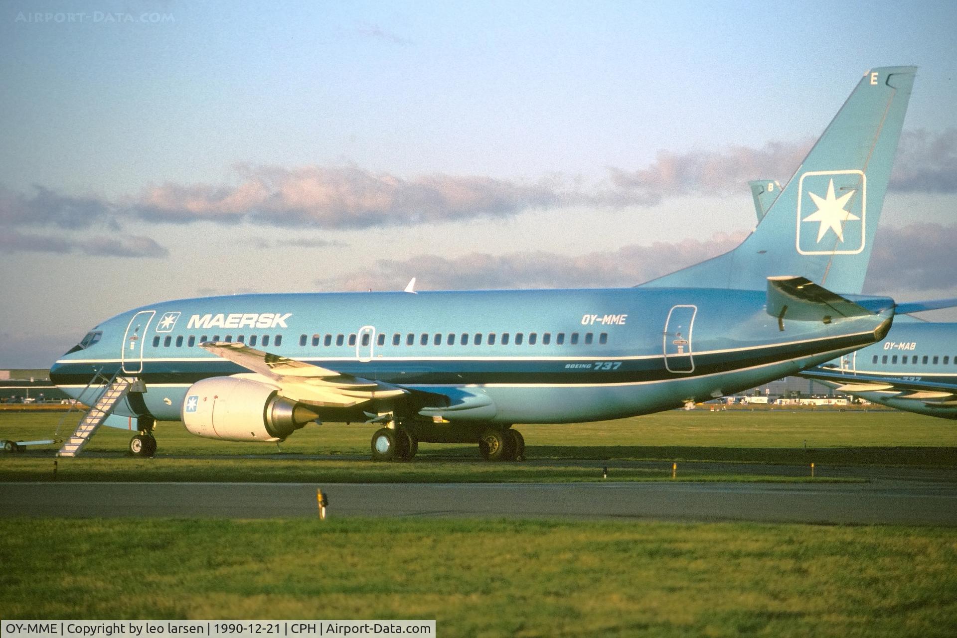 OY-MME, 1989 Boeing 737-3L9 C/N 24570, Copenhagen 21.12.1990
