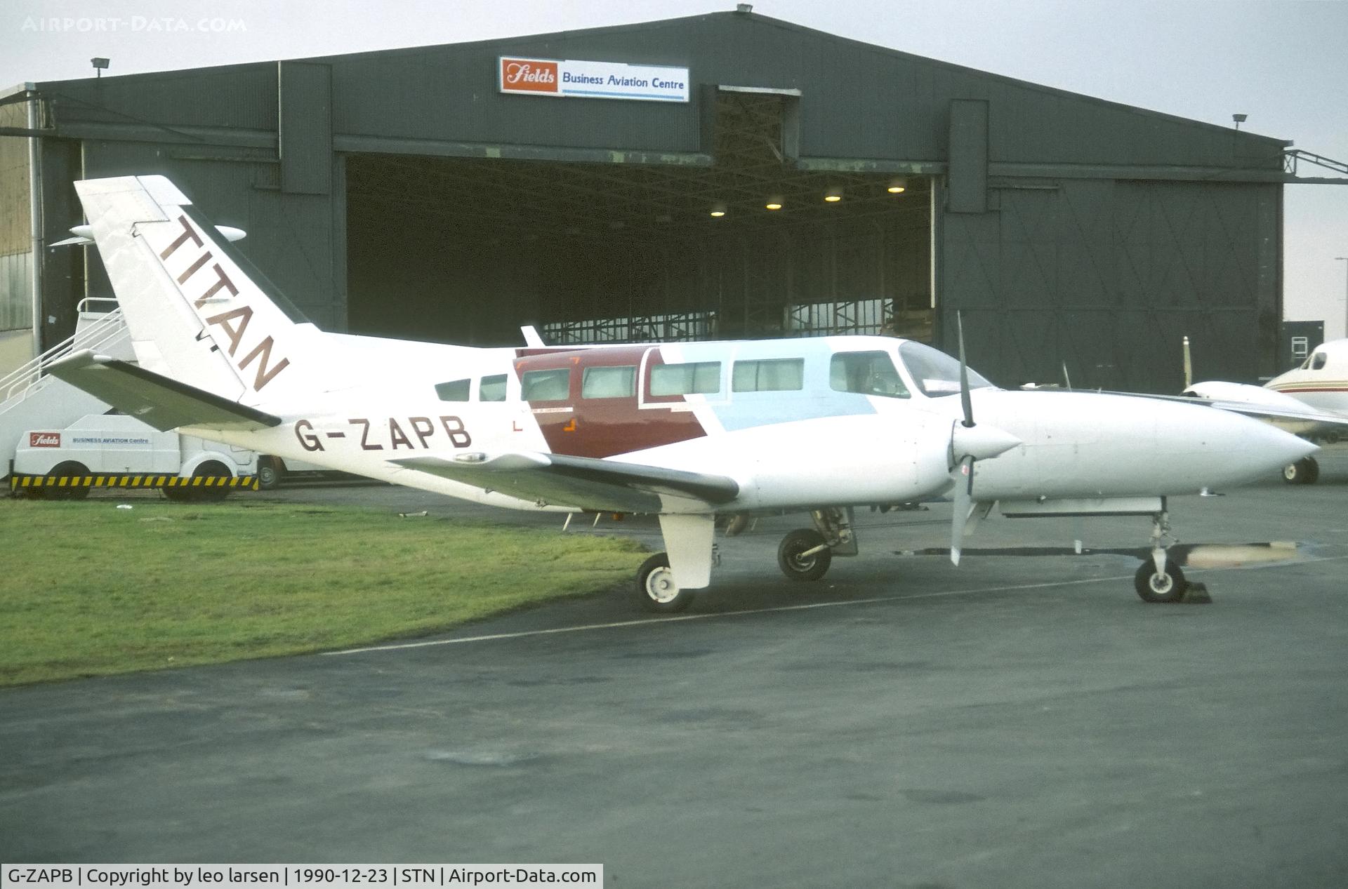 G-ZAPB, 1977 Cessna 404 Titan C/N 404-0048, Stanstedt 23.12.1990