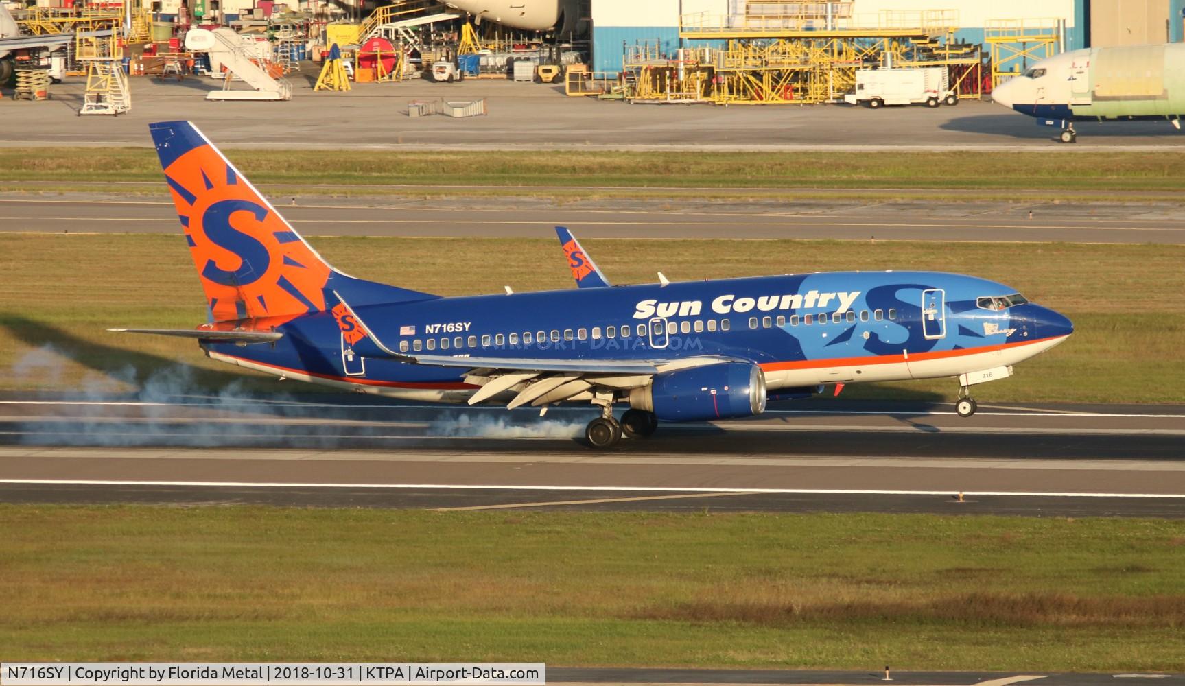N716SY, 2001 Boeing 737-7Q8 C/N 30629, Sun Country