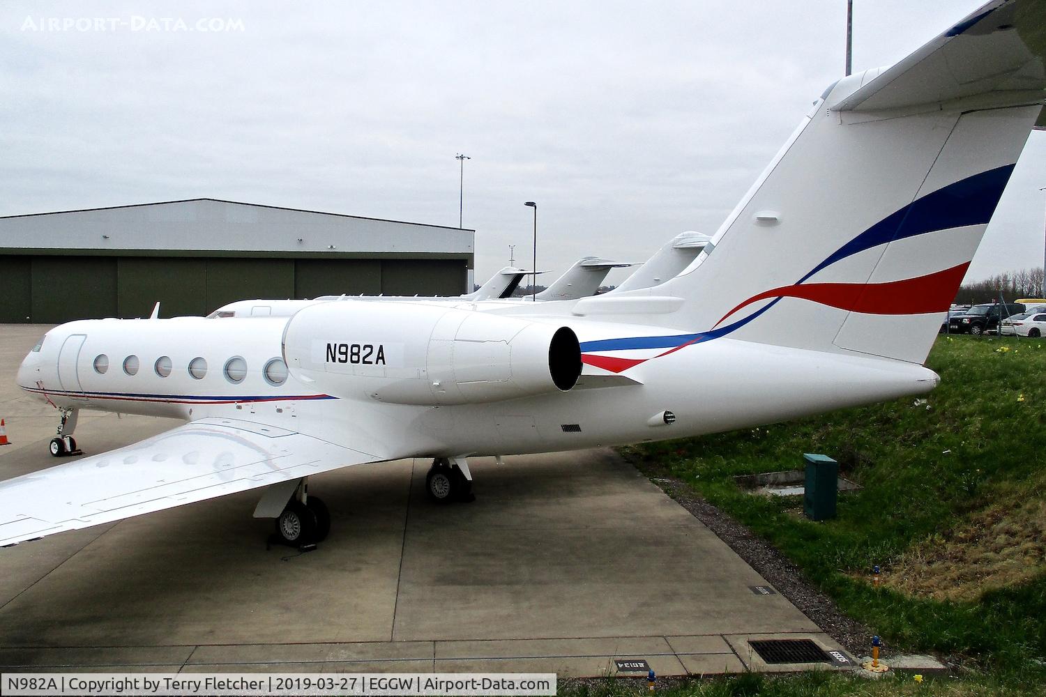 N982A, 2014 Gulfstream Aerospace GIV-X (G450) C/N 4327, At Luton
