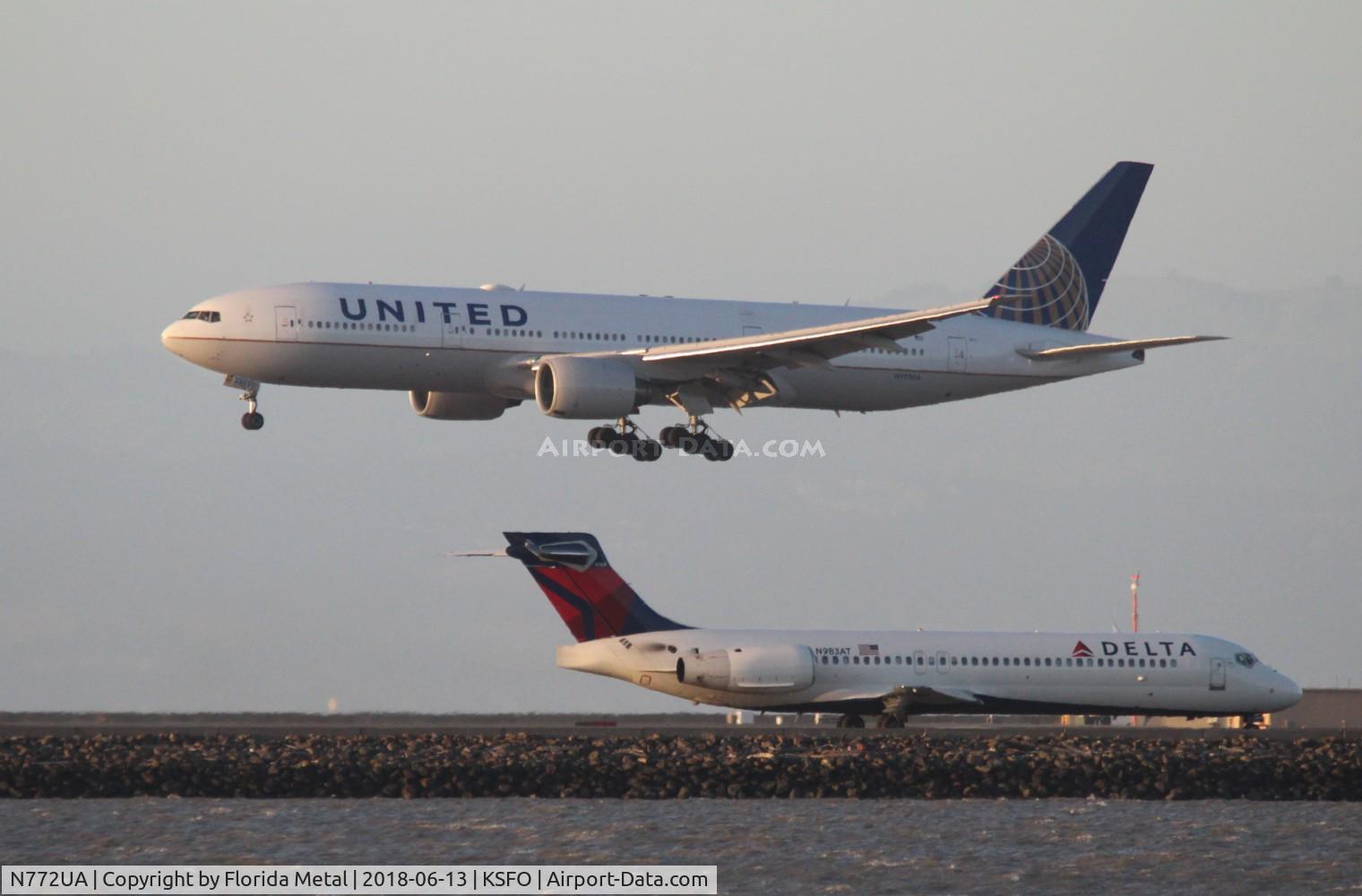 N772UA, 1995 Boeing 777-222 C/N 26930, United