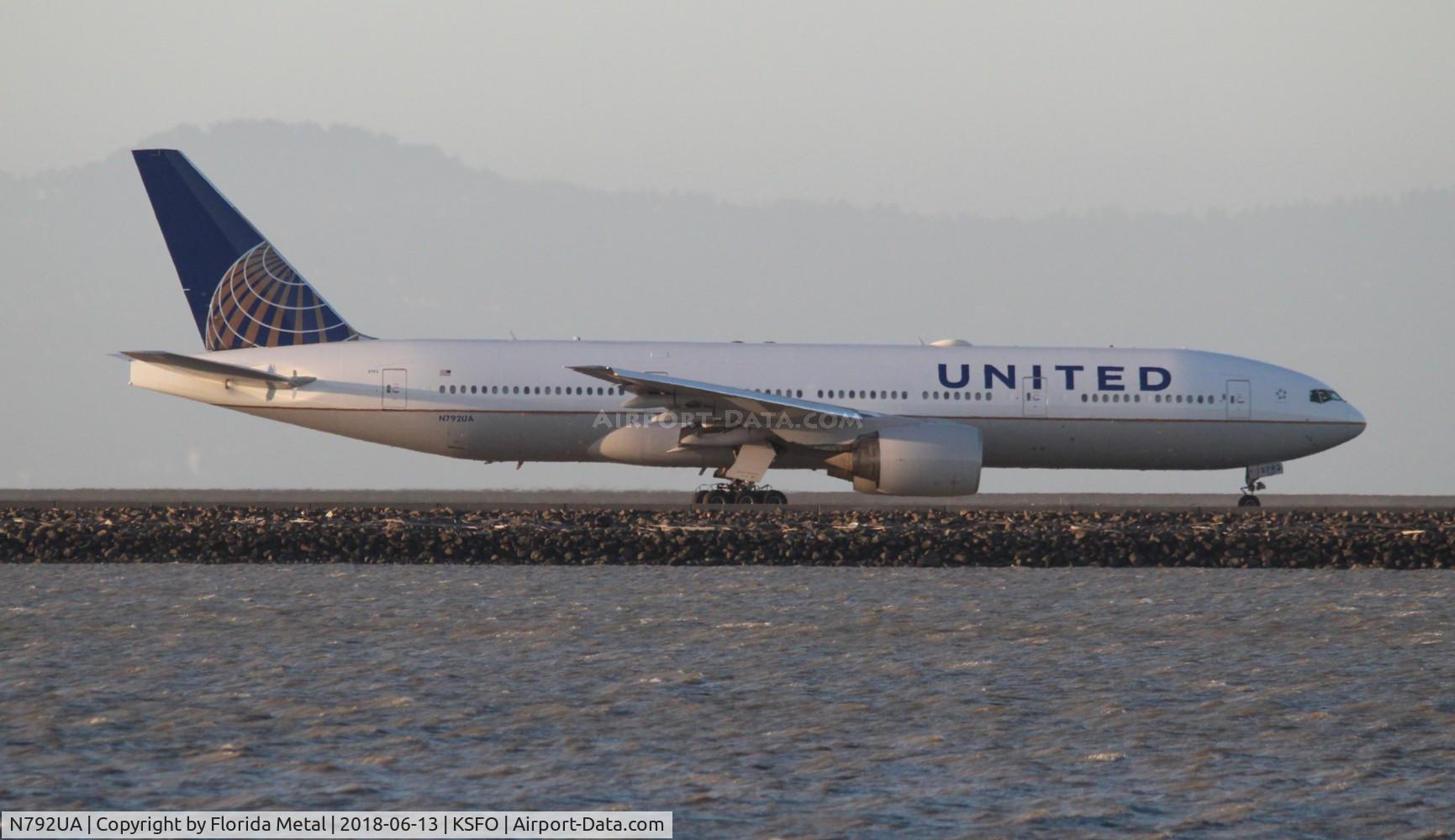 N792UA, 1997 Boeing 777-222 C/N 26934, United