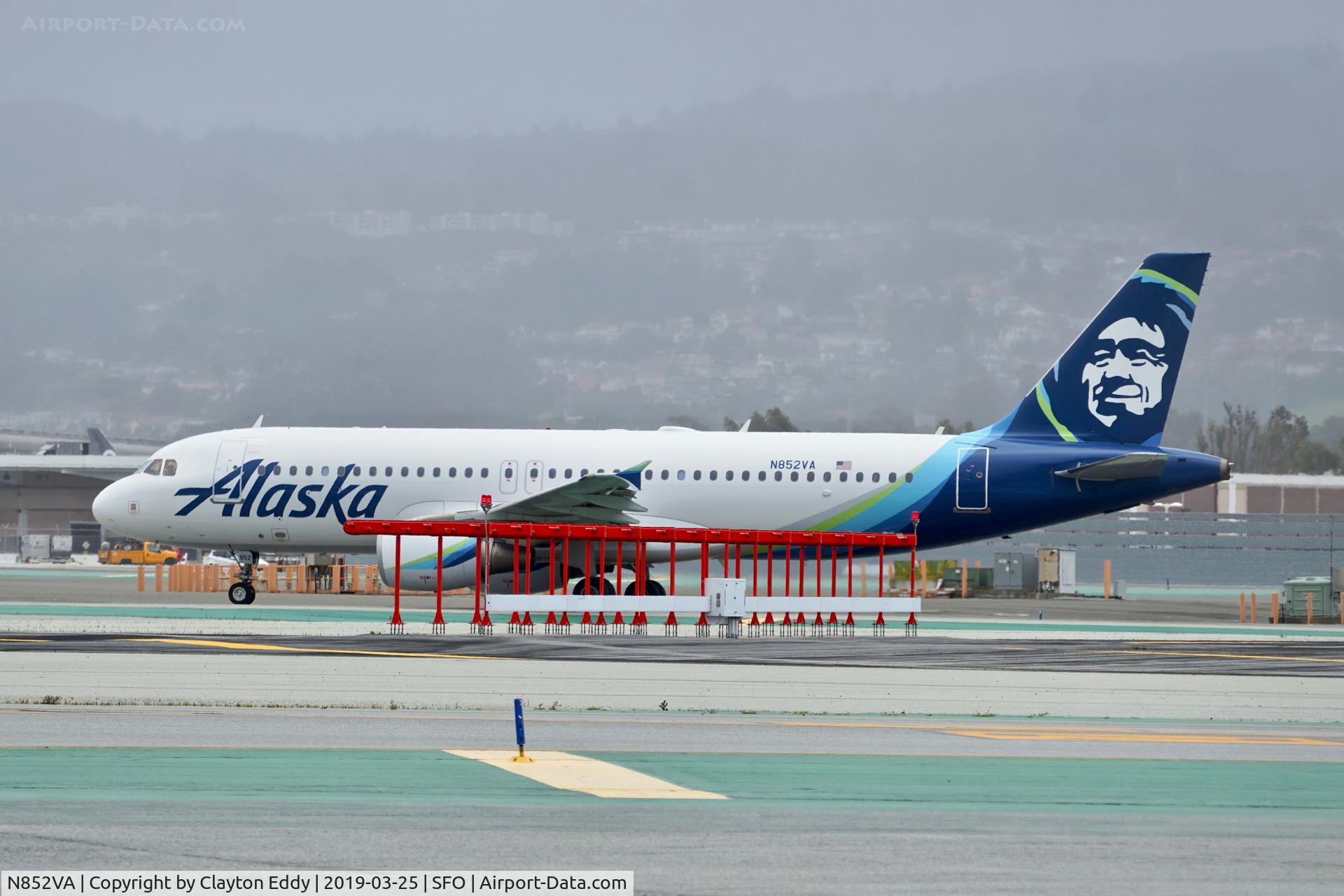 N852VA, 2012 Airbus A320-214 C/N 5004, SFO 2019.